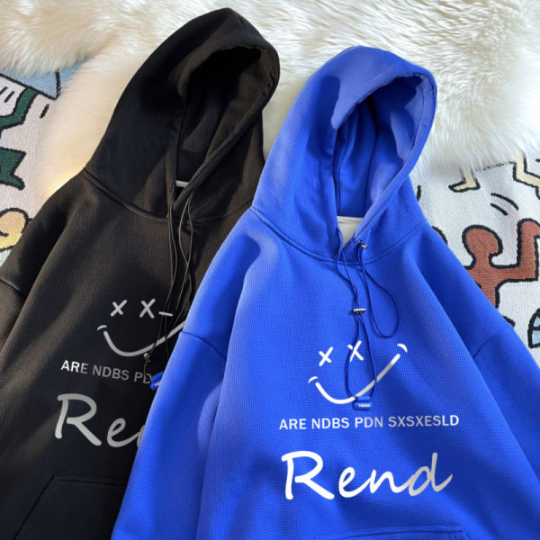 Férfi kapucnis pulóver nyakkendővel