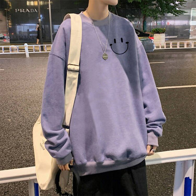 Įvairių spalvų vyriški megztiniai su šypsena