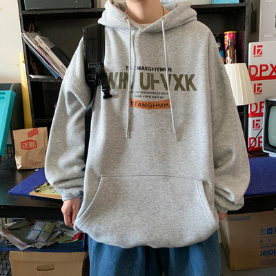 Νέο μοντέλο πουλόβερ με φαρδιά κουκούλα και ανδρικές τσέπες