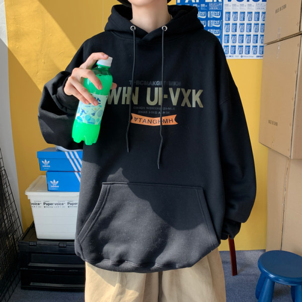 Νέο μοντέλο πουλόβερ με φαρδιά κουκούλα και ανδρικές τσέπες