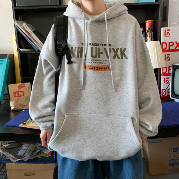 Νέο μοντέλο πουλόβερ με φαρδιά κουκούλα και ανδρικές τσέπες