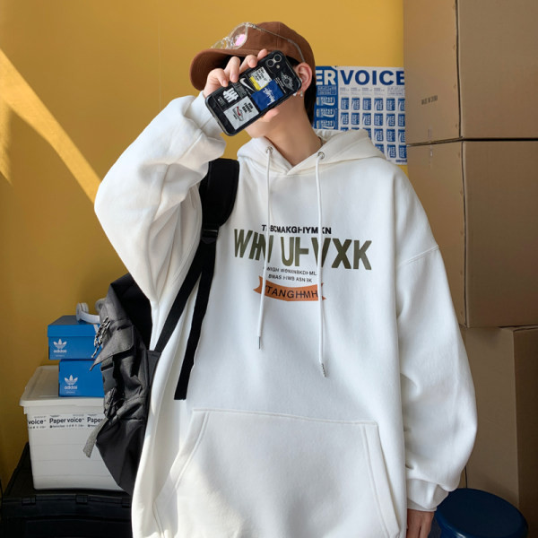 Νέο μοντέλο πουλόβερ με φαρδιά κουκούλα και ανδρικές τσέπες