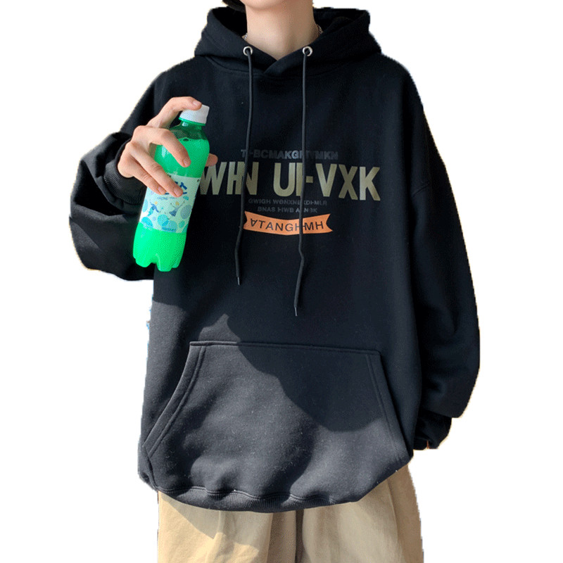 Νέο μοντέλο πουλόβερ με φαρδιά κουκούλα και ανδρικές τσέπες