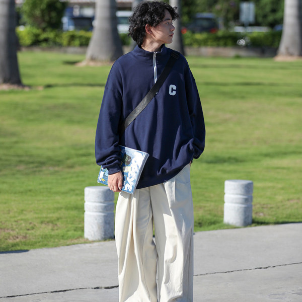 Ανδρικό μπλουζάκι casual με ψηλό γιακά με φερμουάρ