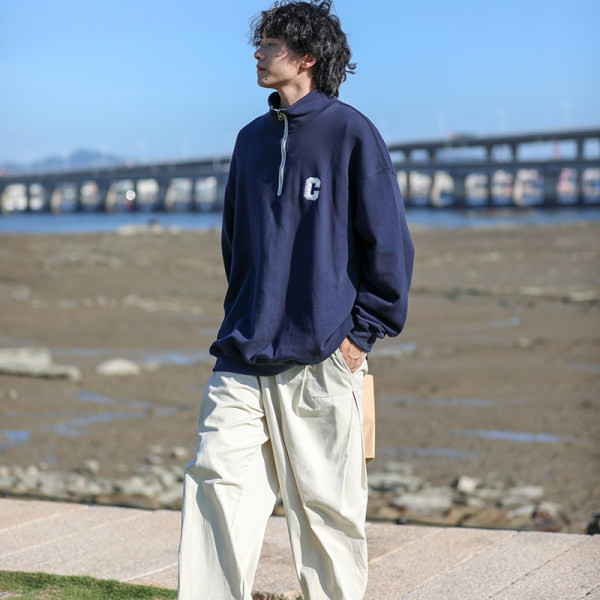 Ανδρικό μπλουζάκι casual με ψηλό γιακά με φερμουάρ