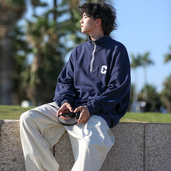 Ανδρικό μπλουζάκι casual με ψηλό γιακά με φερμουάρ