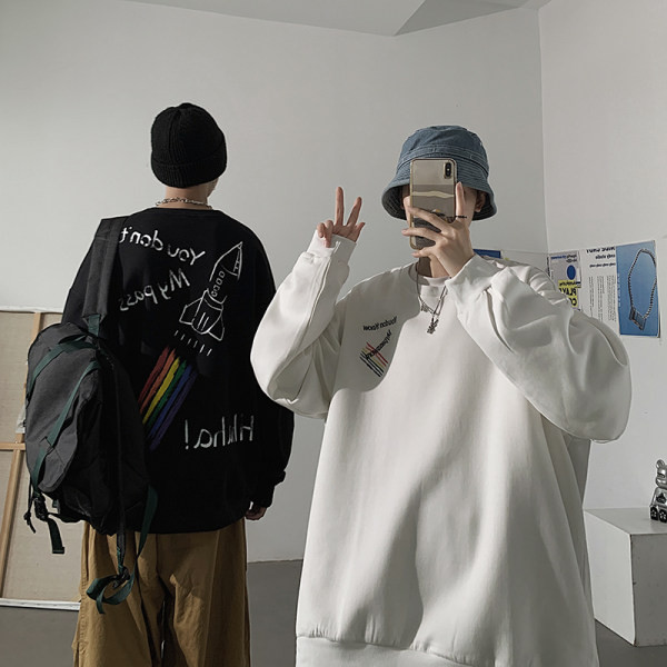 Įvairių spalvų džemperis su dekoratyvinėmis aplikacijomis