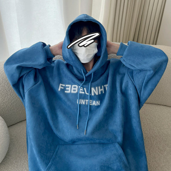 Kapuutsiga ja pealdisega meeste sportlik dressipluus