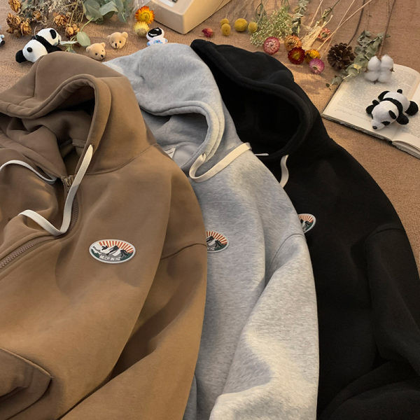 Vyriški megztiniai su dekoratyviniais elementais ir užtrauktuku