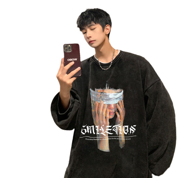 Φαρδύ εμπριμέ μακρυμάνικο φούτερ για άνδρες