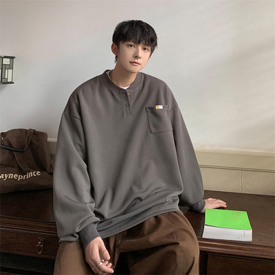 Vyriškas pavasarinis megztinis su kišene ir sagomis