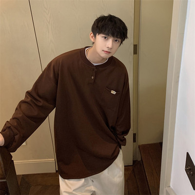 Vyriškas pavasarinis megztinis su kišene ir sagomis