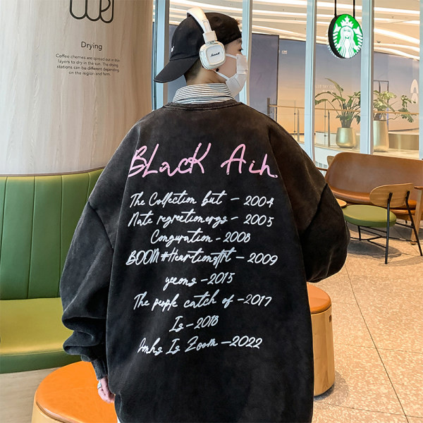 Laia mudeliga meeste dressipluus ovaalse dekoltee ja värvilise trükiga