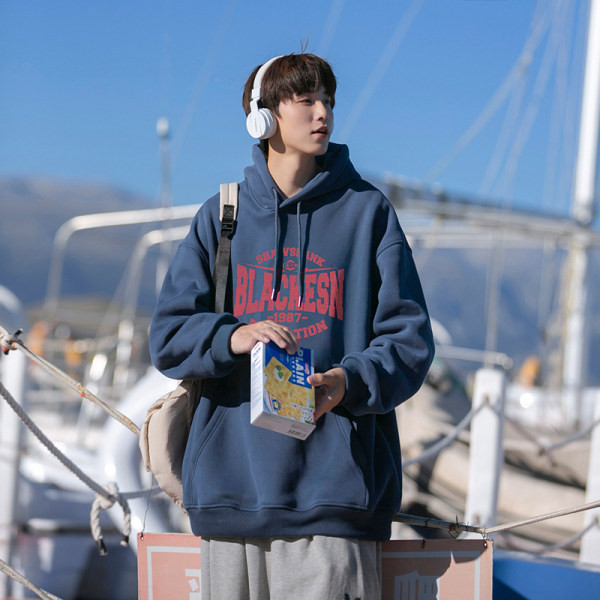 Vyriškas megztinis su gobtuvu ir kišene