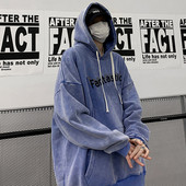 Laia mustriga meeste dressipluus tikitud kapuutsi ja paeltega