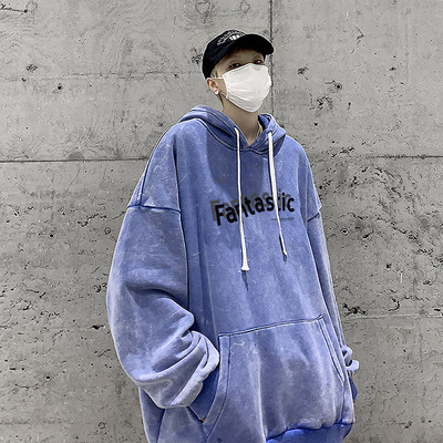 Laia mustriga meeste dressipluus tikitud kapuutsi ja paeltega