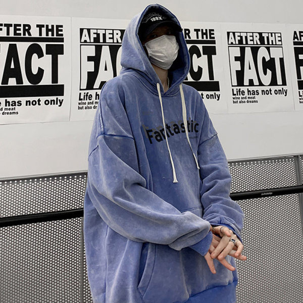 Laia mustriga meeste dressipluus tikitud kapuutsi ja paeltega