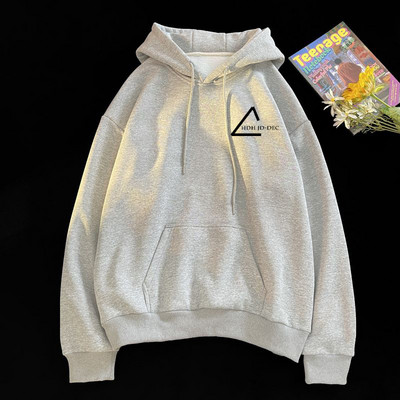 Sportiškas vyriškas megztinis su gobtuvu