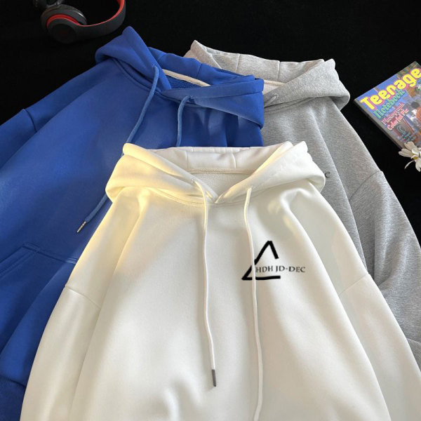 Sportiškas vyriškas megztinis su gobtuvu