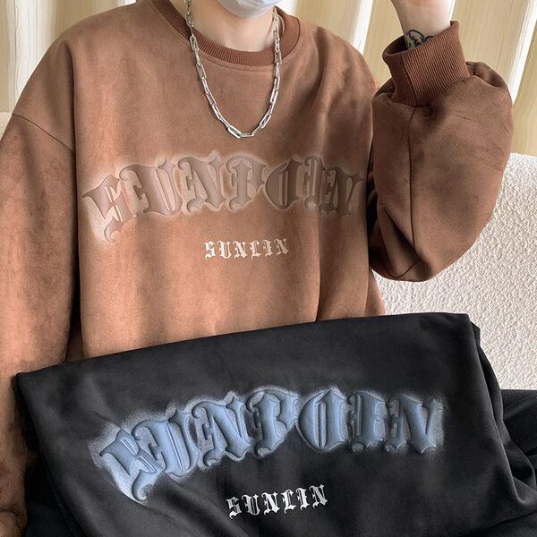 Įprasti vyriški megztiniai su išsiuvinėtu tekstu