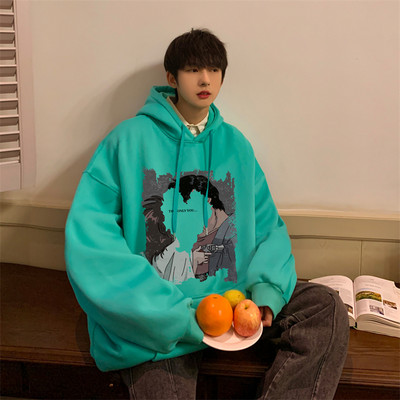 Széles modell férfi pulóver zsebbel és színes mintával