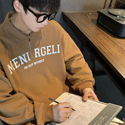 Ανδρική μπλούζα casual με επιγραφή - μαύρο και καφέ χρώμα