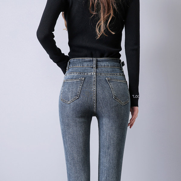 Moteriški elastingi džinsai aukštu liemeniu su metaliniu užsegimu