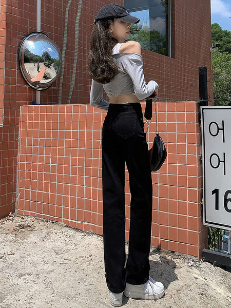 Uus kõrge vöökoha ja laiade säärtega naiste teksapükste mudel