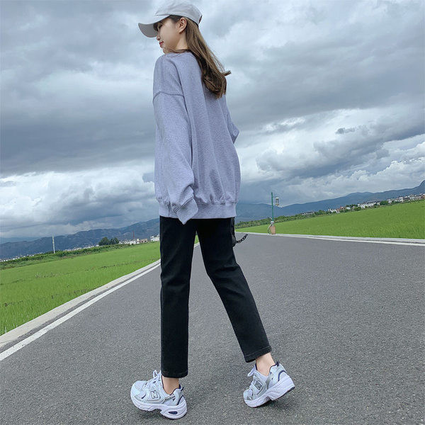 Nauji moteriški džinsai – tiesus modelis aukštu juosmeniu