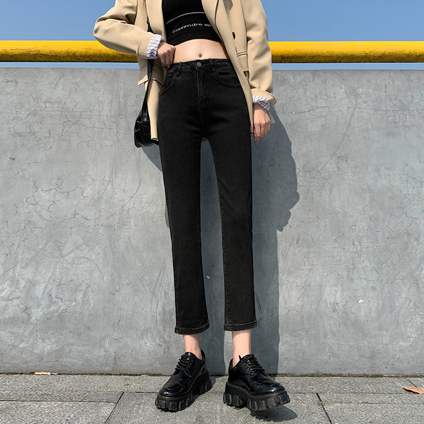 Moteriški džinsai – tiesus modelis aukštu juosmeniu