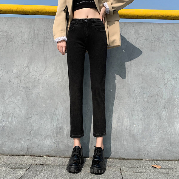 Moteriški džinsai – tiesus modelis aukštu juosmeniu