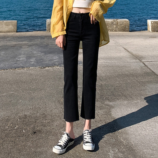 Naiste mustad kitsad teksad