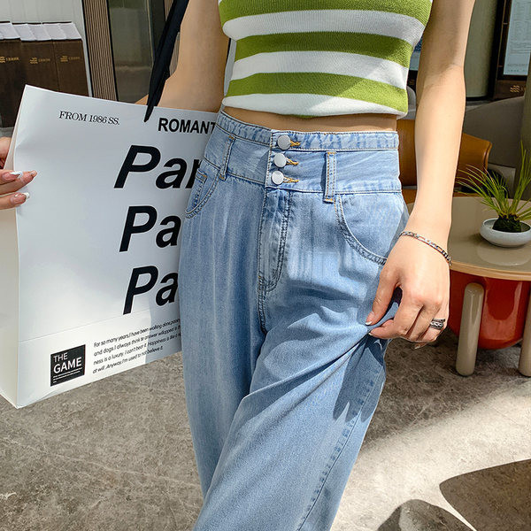 Moteriški džinsai plačiomis kojomis kasdieniam dėvėjimui su sagomis ir kišenėmis