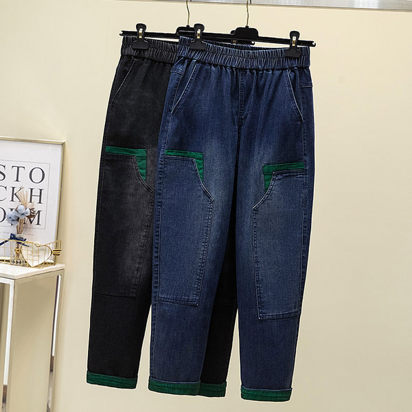 Moteriški džinsai su žaliu elementu ir tamprėmis