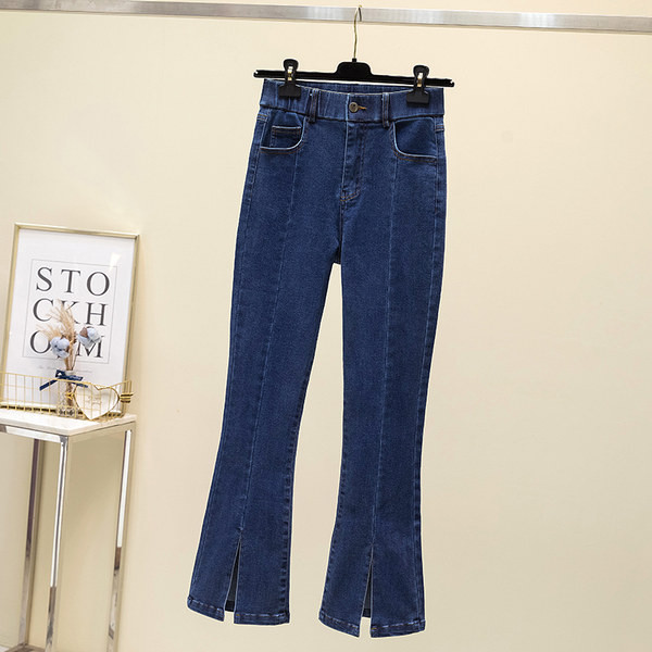 Moteriški džinsai su skeltuku ir aukštu juosmeniu