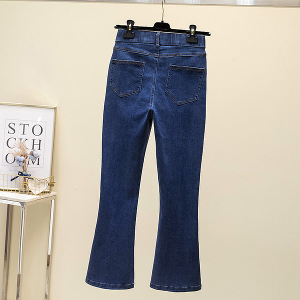 Moteriški džinsai su skeltuku ir aukštu juosmeniu