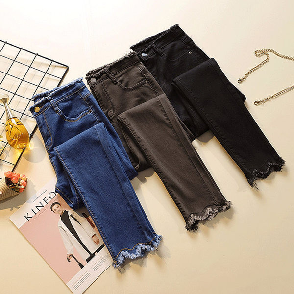 Uued naiste teksad kolmes värvitoonis