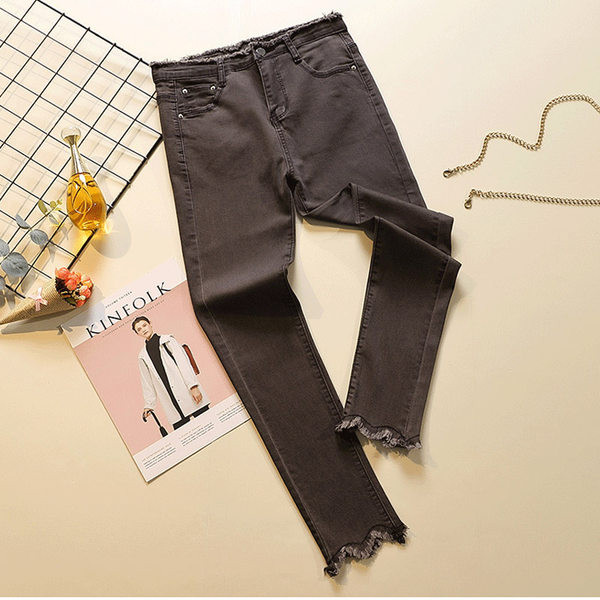 Uued naiste teksad kolmes värvitoonis