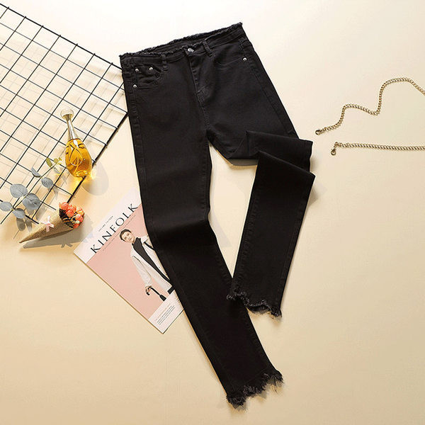 Uued naiste teksad kolmes värvitoonis