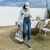 Moteriški džinsai paaukštintu liemeniu ir susukti