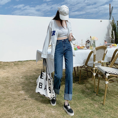 Moteriški džinsai paaukštintu liemeniu ir susukti