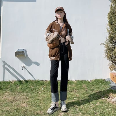 Moteriški džinsai paaukštintu liemeniu ir susukti