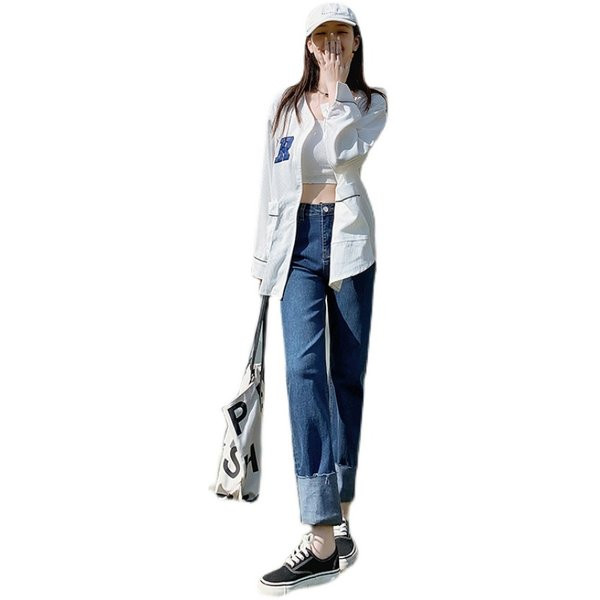 Moteriški džinsai paaukštintu liemeniu ir susukti