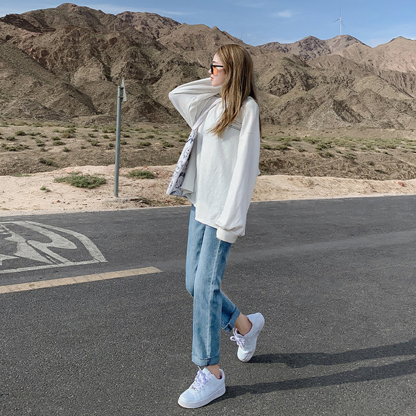 Új, magas derekú, egyenes női farmernadrág