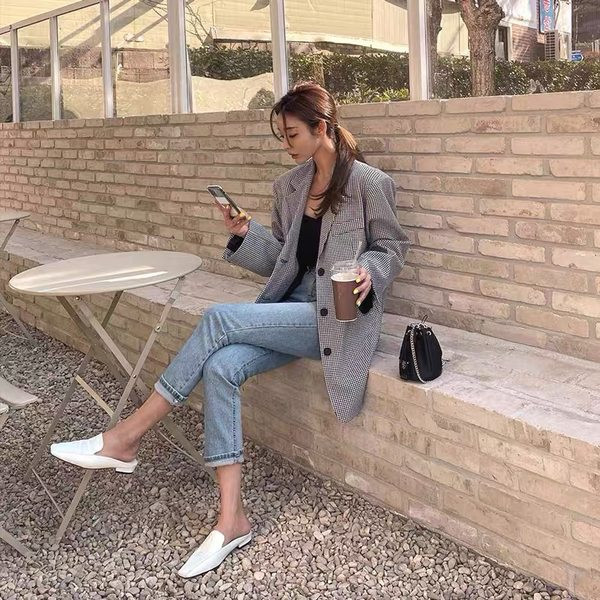 Moteriški džinsai su užtrauktuku ir kišenėmis