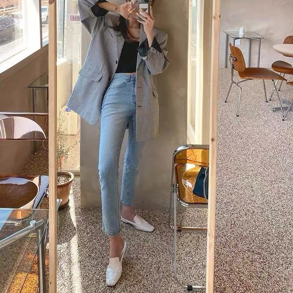 Moteriški džinsai su užtrauktuku ir kišenėmis