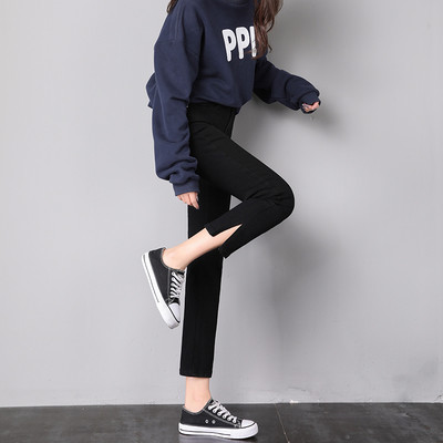 Moteriški džinsai-tiesus modelis