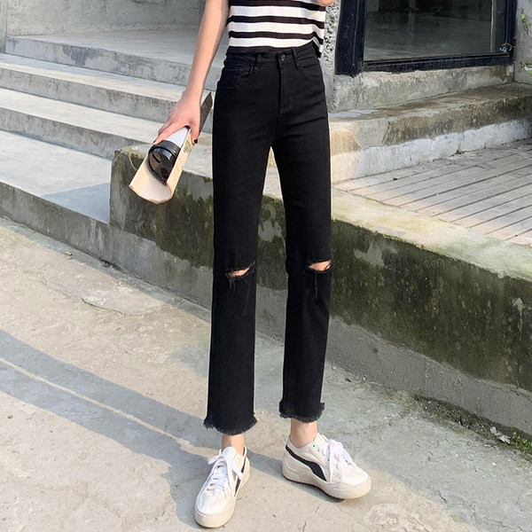 Naujas moteriškų džinsų modelis su plėšytais motyvais