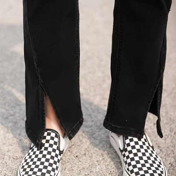 Kahes värvitoonis lõhiku ja taskuga naiste teksad