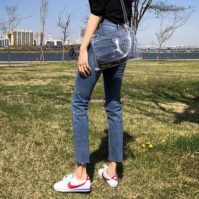 Női farmer letisztult modell, szárán szakadt motívumok